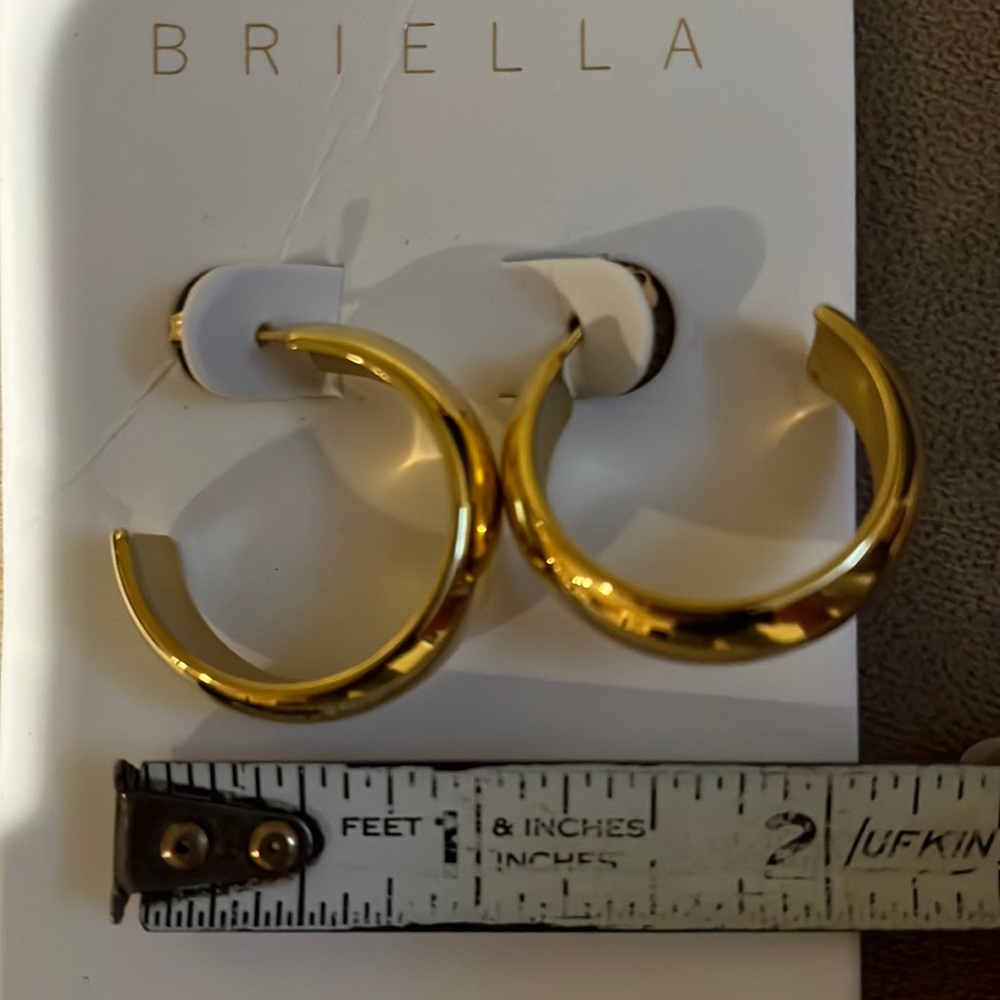 **COPY** Mejuri Chunky Gold Hoops - Picture 10 of 10